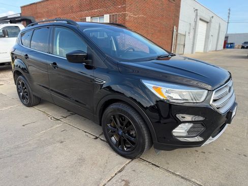 Used 2018 Ford Escape SE w/ SE Sync 3 Package AWD/4WD image 4