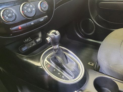 Used 2014 Kia Soul ! FWD image 26