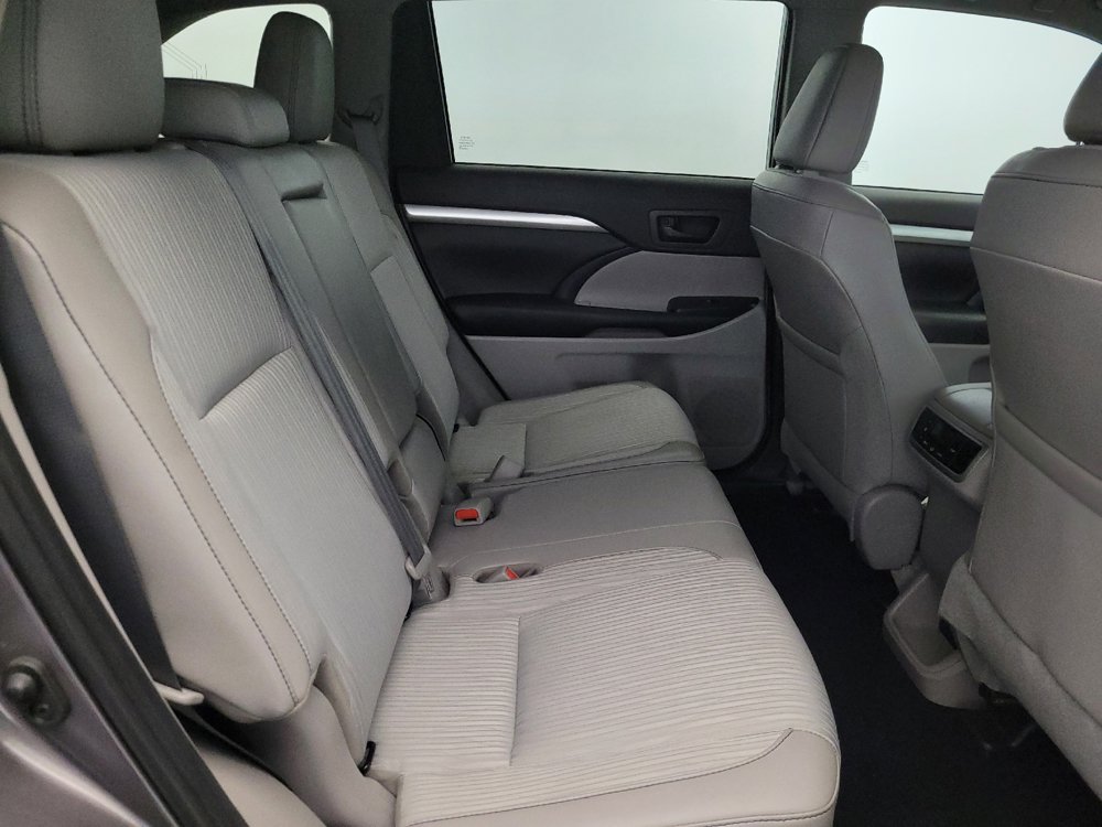 Used 2019 Toyota Highlander Plus AWD/4WD image 19