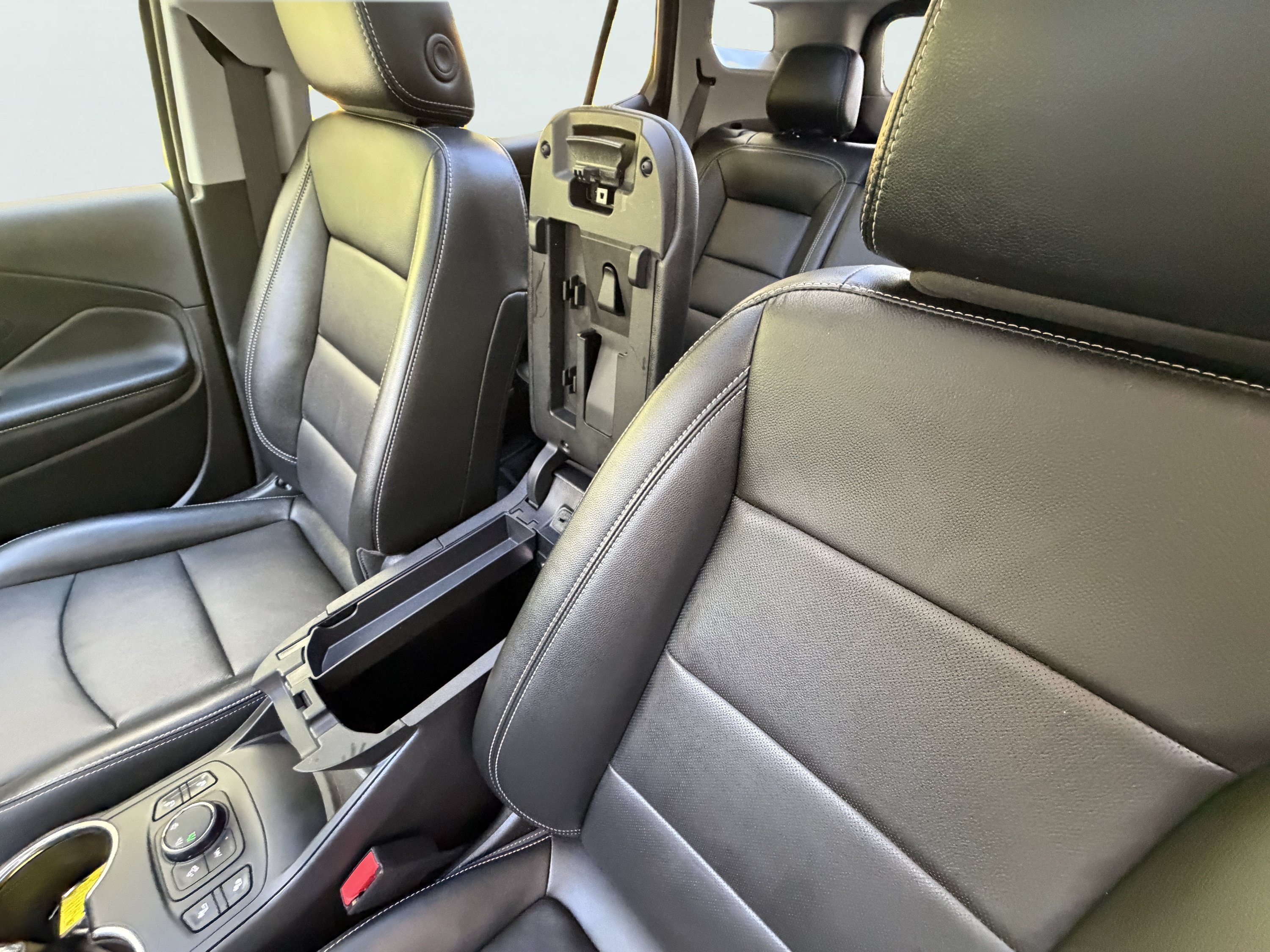 Used 2024 GMC Terrain SLT w/ LPO, Floor Liner Package AWD/4WD image 31