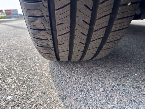 Used 2024 Tesla Model Y 2WD image 36