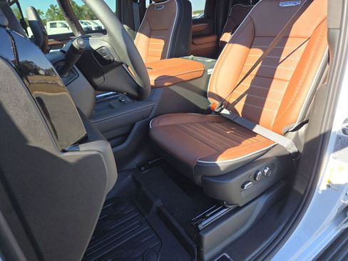 New 2026 GMC Sierra 2500 Denali Ultimate w/ LPO, Black Badging Package image 32