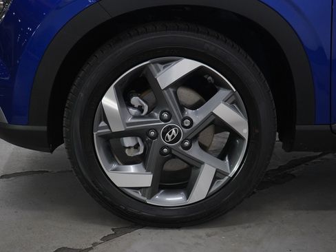 Certified 2025 Hyundai Venue SEL image 28