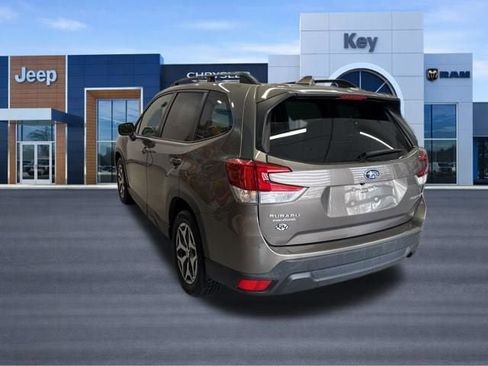 Used 2021 Subaru Forester Premium image 3