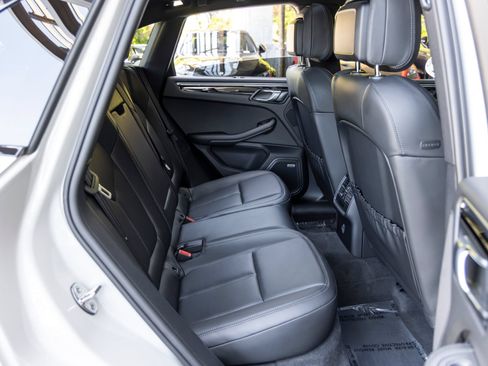 Certified 2021 Porsche Macan AWD/4WD image 54