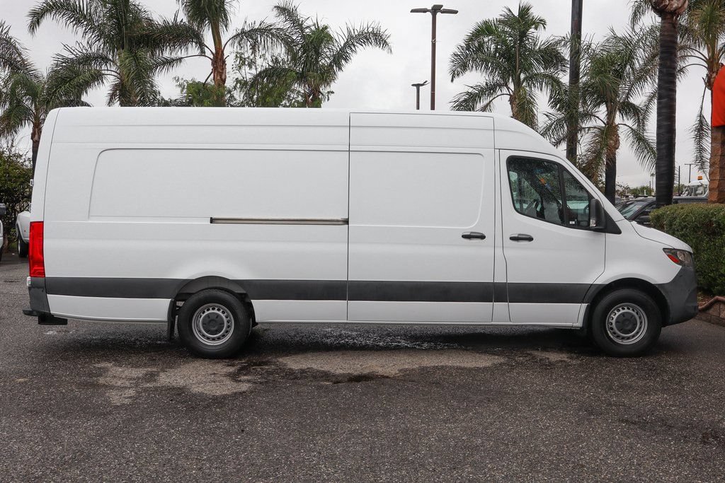 Used 2021 Mercedes-Benz Sprinter 2500 image 10
