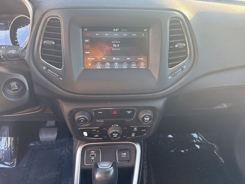Used 2019 Jeep Compass Latitude image 19