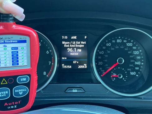 Used 2018 Volkswagen Tiguan SEL w/ 3rd Row Seat Package AWD/4WD image 10