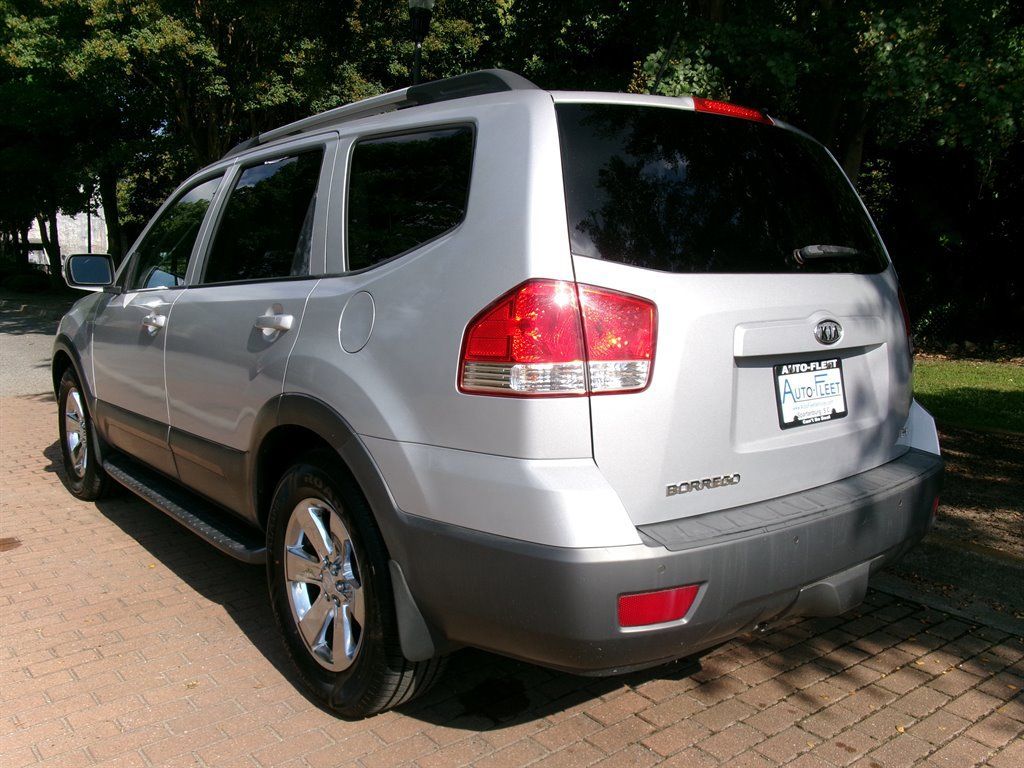 Used 2009 Kia Borrego EX w/ Premium Pkg RWD image 5