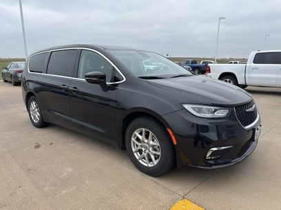 Used 2023 Chrysler Pacifica Touring-L