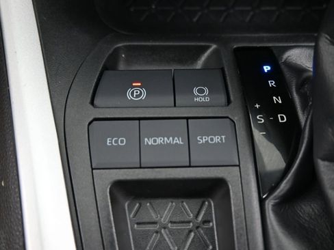 Used 2023 Toyota RAV4 LE image 17