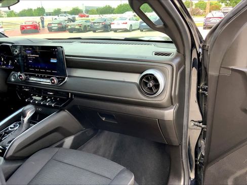 Used 2024 Chevrolet Colorado LT w/ LT Convenience Package image 18