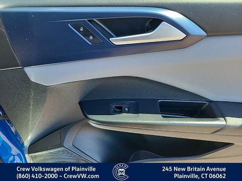 Used 2023 Volkswagen Taos SE w/ Panoramic Sunroof Package image 44