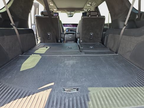 Used 2025 Cadillac Escalade ESV Sport Platinum w/ LPO, ONYX Package AWD/4WD image 14