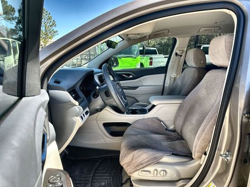 Certified 2023 GMC Acadia Denali w/ Denali Technology Package image 19