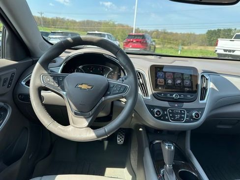 Used 2017 Chevrolet Malibu Premier w/ Premier Sun and Wheel Package FWD image 12