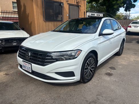 Used 2019 Volkswagen Jetta SE FWD image 1