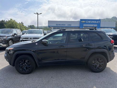 Used 2015 Jeep Cherokee Trailhawk w/ Comfort/Convenience Group AWD/4WD image 2