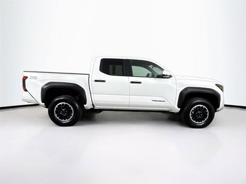 Certified 2025 Toyota Tacoma TRD Off-Road image 10