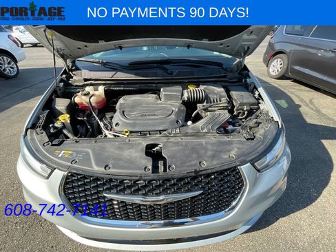Used 2023 Chrysler Pacifica Touring-L FWD image 17