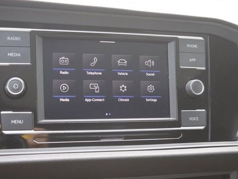 Used 2022 Volkswagen Jetta SE w/ Panoramic Sunroof Package image 24