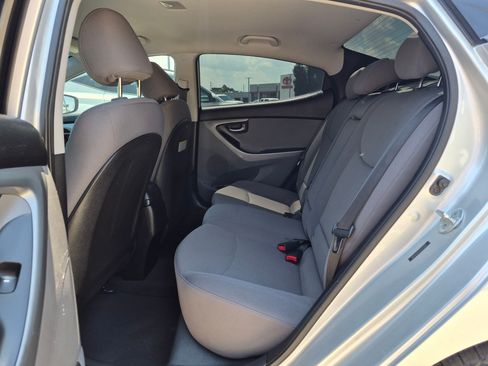 Used 2015 Hyundai Elantra SE FWD image 24