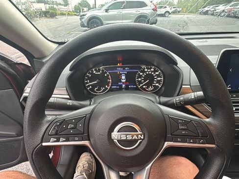 Used 2025 Nissan Altima 2.5 SV FWD image 15