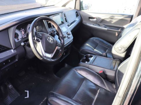 Used 2016 Toyota Sienna SE Premium image 10
