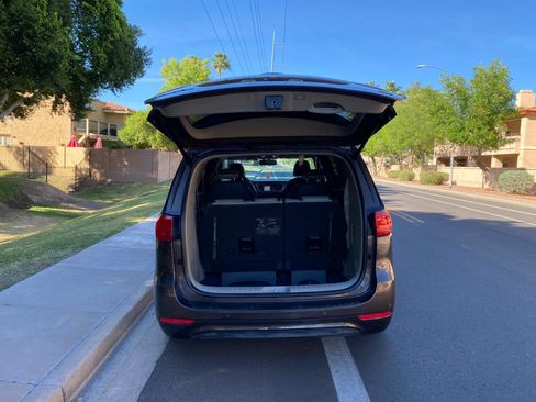 Used 2016 Kia Sedona SX image 6