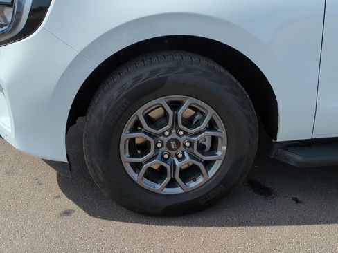 Used 2025 Ford Expedition Active image 11