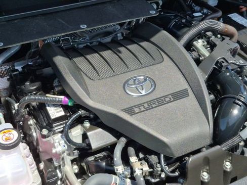 Used 2025 Toyota Highlander XLE FWD image 23
