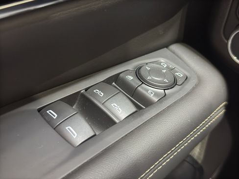 Used 2025 GMC Yukon Elevation w/ Elevation Premium Package AWD/4WD image 37