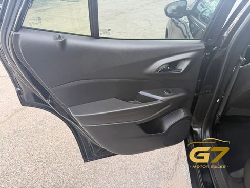 Used 2025 Chevrolet Trax LT FWD image 19