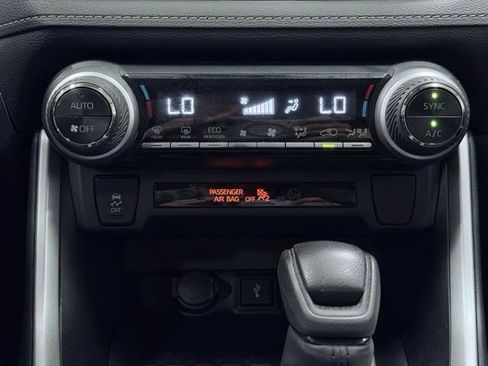 Used 2021 Toyota RAV4 LE w/ Carpet Mat Package (TMS) AWD/4WD image 33