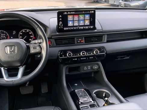 Used 2023 Honda Pilot Touring image 7
