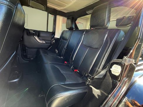 Used 2018 Jeep Wrangler Unlimited Sahara image 21