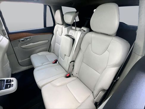 Used 2022 Volvo XC90 T6 Momentum w/ Advanced Package AWD/4WD image 19