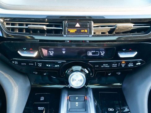 Used 2024 Acura MDX SH-AWD w/ Technology Package image 51