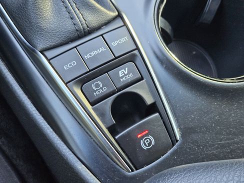 Used 2020 Toyota Camry LE image 19