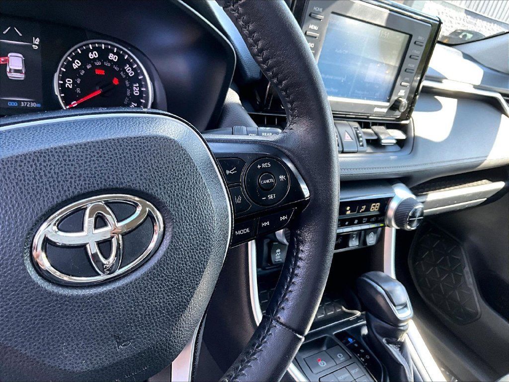 Used 2022 Toyota RAV4 XLE Premium AWD/4WD image 19