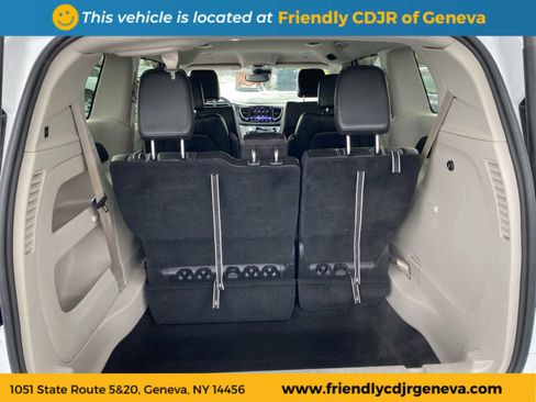 Used 2024 Chrysler Pacifica Touring-L image 13