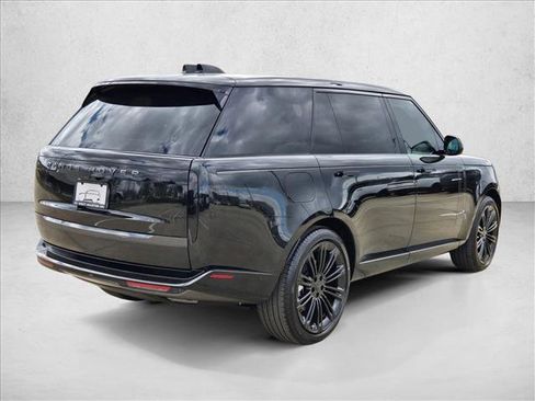 New 2026 Land Rover Range Rover Long Wheelbase SE image 2