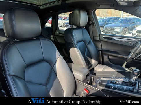 Used 2020 Porsche Macan image 31