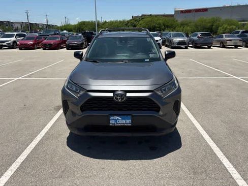 Used 2021 Toyota RAV4 LE FWD image 10
