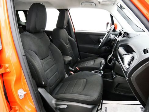 Used 2021 Jeep Renegade Latitude AWD/4WD image 14