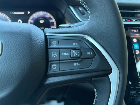 New 2025 Jeep Grand Cherokee Altitude image 18