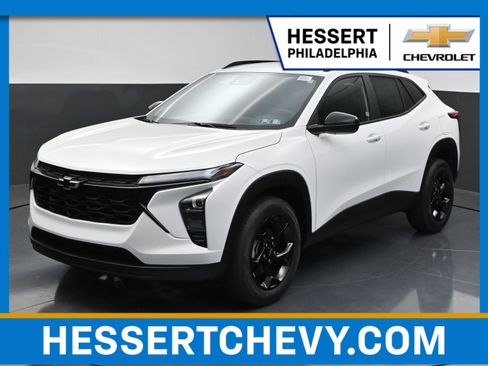 New 2026 Chevrolet Trax LT w/ Driver Confidence Package FWD image 1
