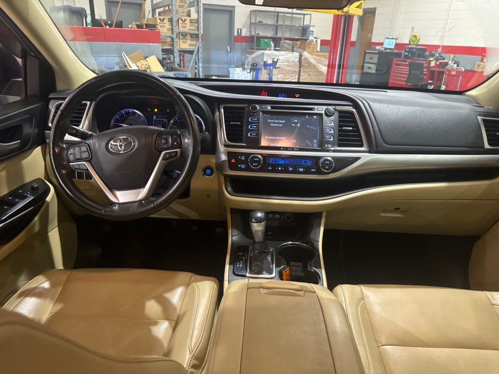 Used 2018 Toyota Highlander XLE FWD image 10