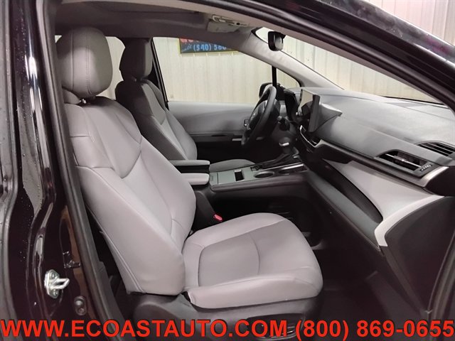 Used 2025 Toyota Sienna XLE FWD image 13