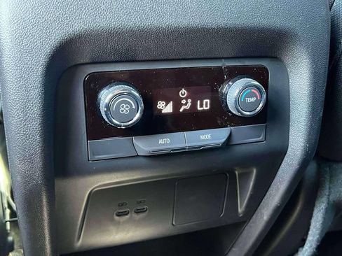 Used 2026 Chevrolet Traverse LT AWD/4WD image 16